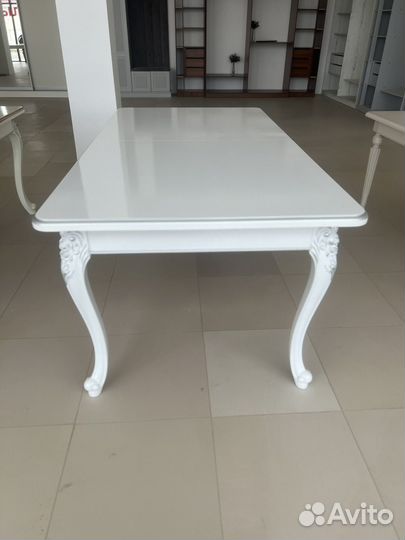 Стол и стулья