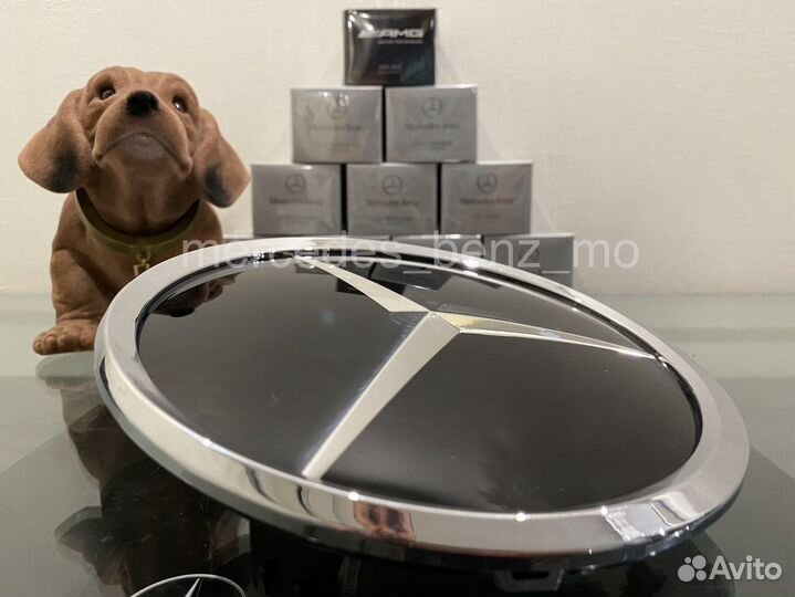 Эмблема звезда Мерседес Бенц в решетку радиатора