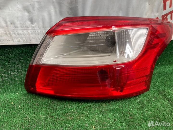 Фонарь задний правый Ford Focus 3 седан