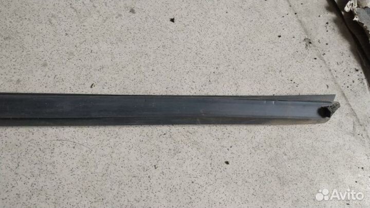 Уплотнитель стекла двери передний правый Hyundai