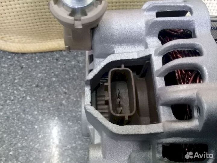 Генератор не оригинал Новый Nissan 13657