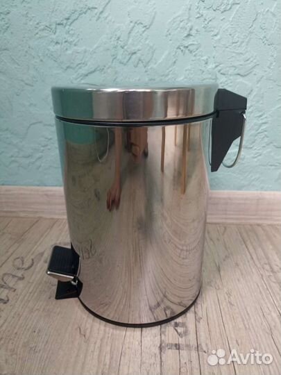 Мусорное ведро с педалью