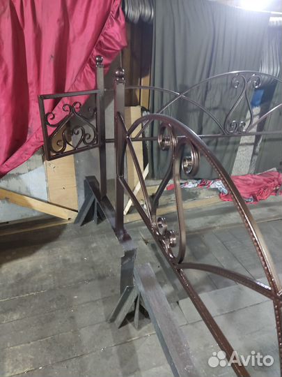 Оградка на кладбище