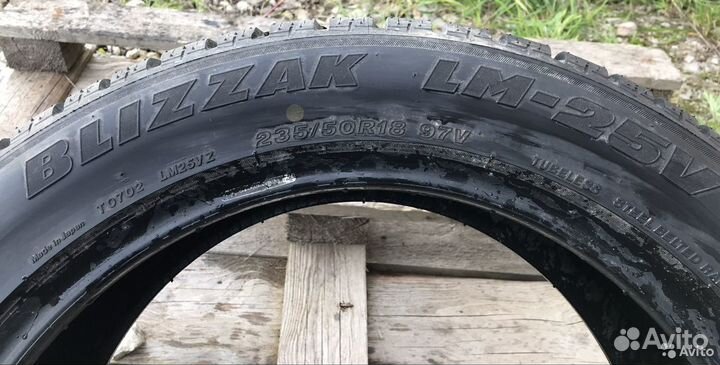 Bridgestone Blizzak LM-25 235/50 R18
