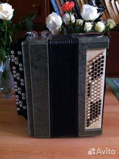 Баян Кунгур малахитового цвета