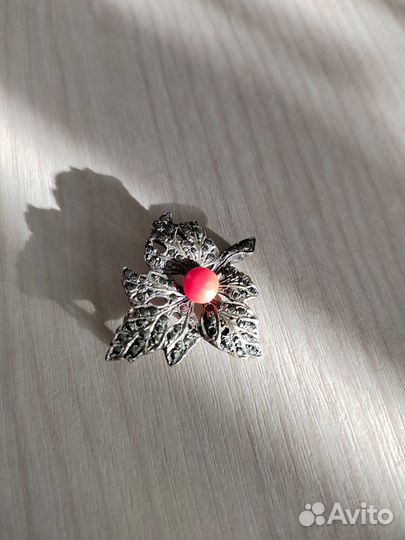Антикварная серебряная брошь