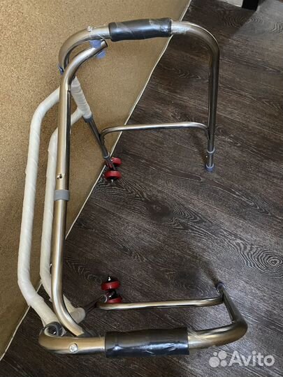 Ходунки для взрослых с колесиками