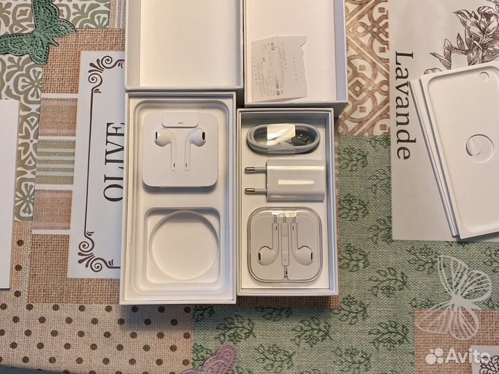 Оригинальные комплекты от телефона Apple