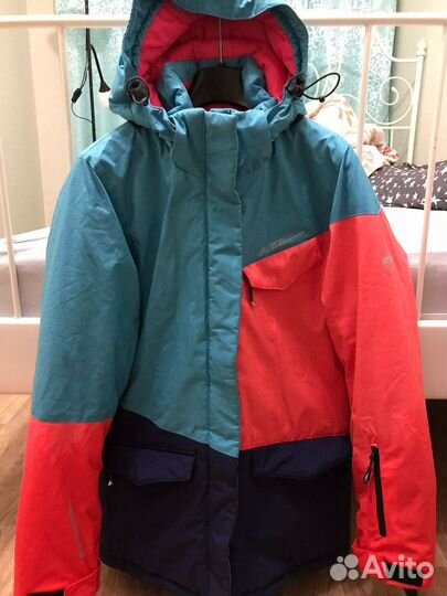 Горнолыжная женская куртка с мембраной 42-44