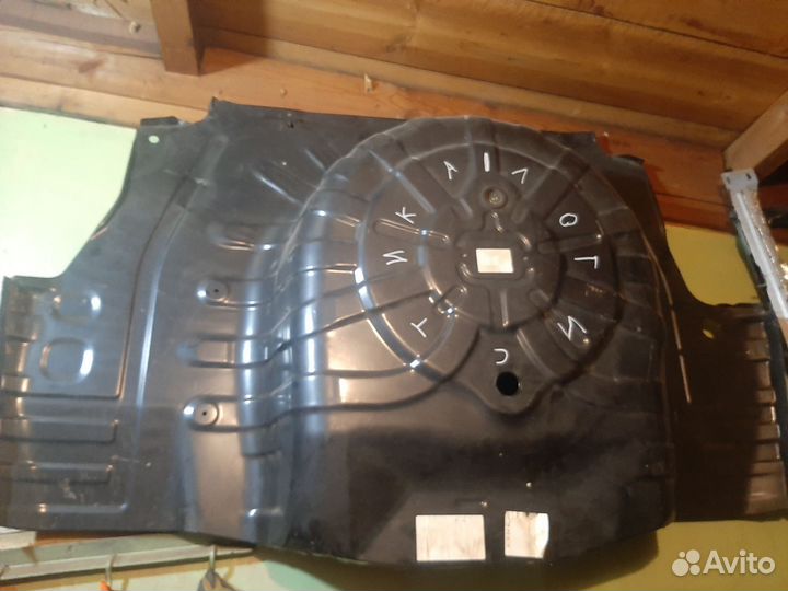 Ниша запасного колеса Nissan almera