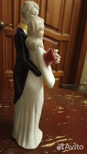 Фарфоровая статуэтка жених и невеста