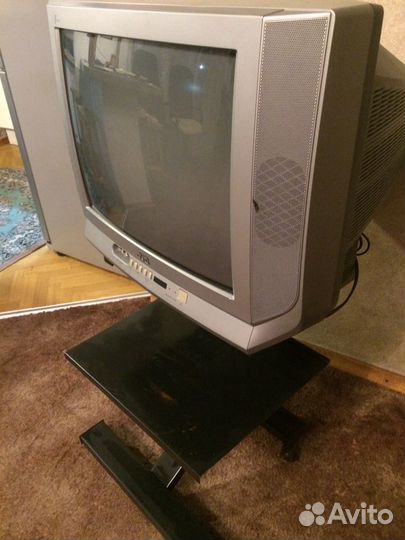 Стойка под виниловый вертак и усилитель