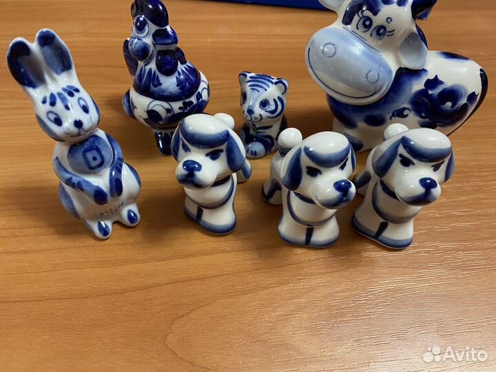 Фигурки, статуэтки гжель