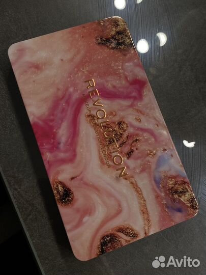 Палетка теней revolution