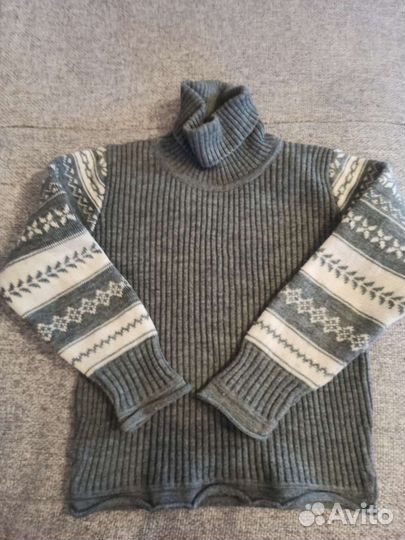 Свитер с горлом