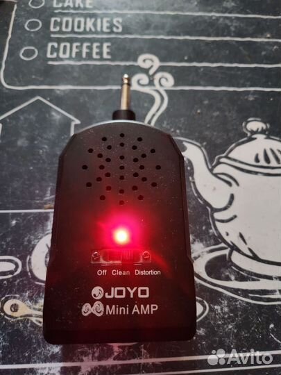 Мини-гитарный усилитель. Батарейка в комплекте
