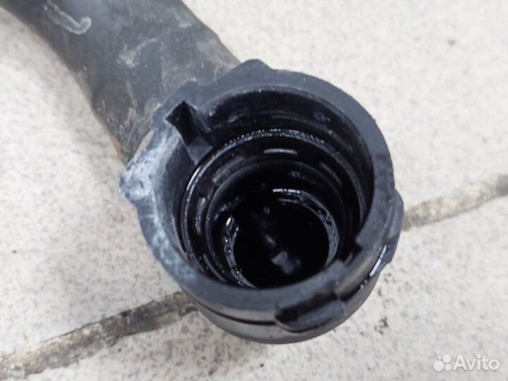 Патрубок системы охлаждения Mercedes-Benz E-Class