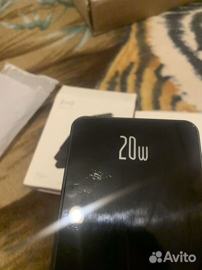 Повербанк с беспроводной зарядкой