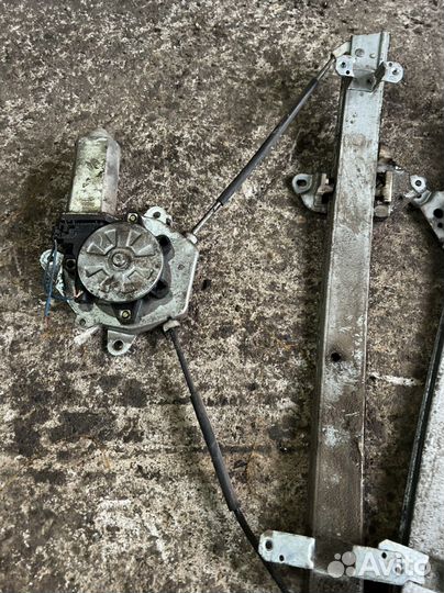 Nissan almera n15 передний Стеклоподьемник