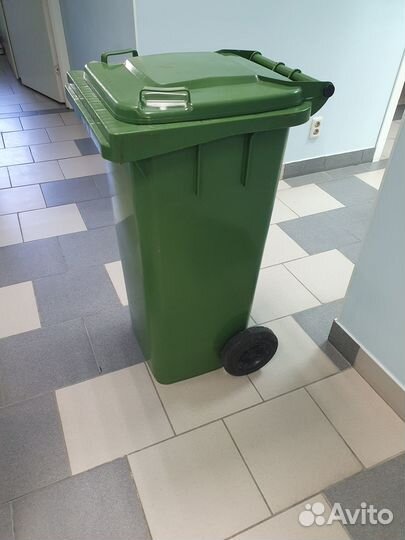 Мусорные баки контейнеры