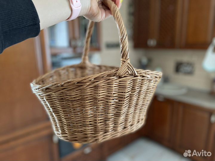 Корзина плетеная из бумажной лозы