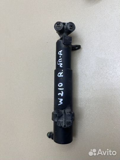 Форсунка омывателя фары Mercedes W210