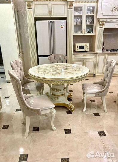 Столы и стулья. Комплект