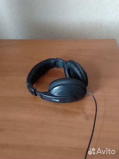 Проводные наушники