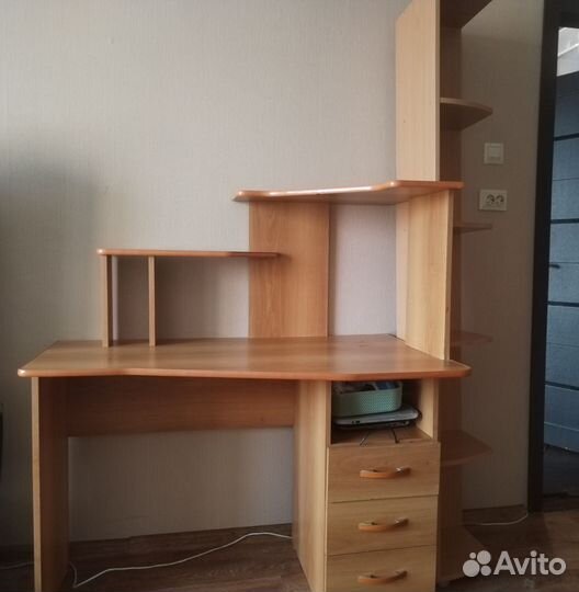 Стол письменный