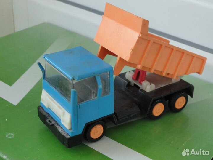 Самосвал с откидным кузовом детская игрушка СССР