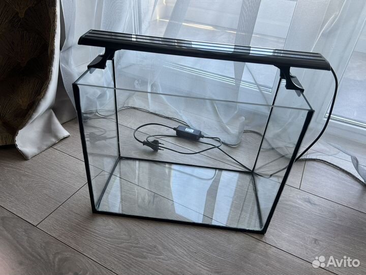 Аквариум с лампой