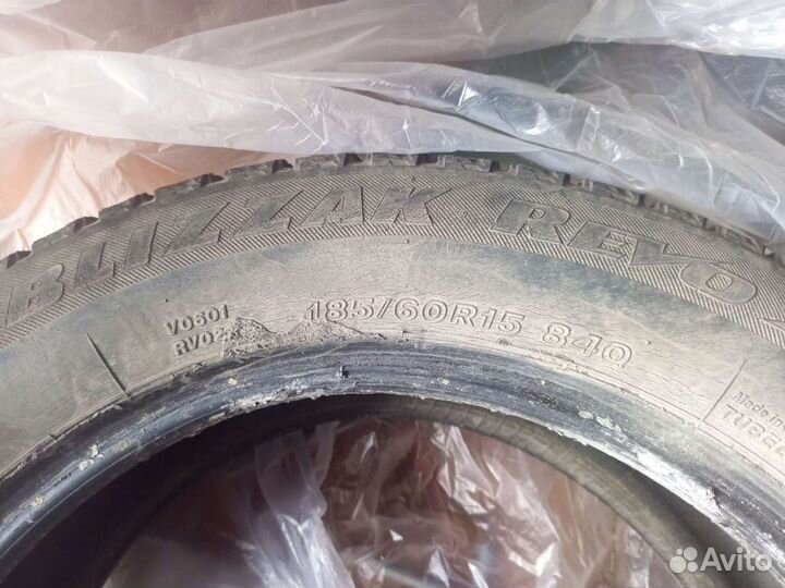 Bridgestone Blizzak Revo1 185/60 R15