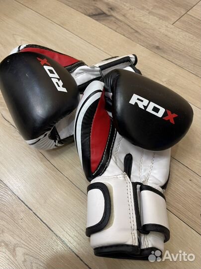 Боксерские перчатки