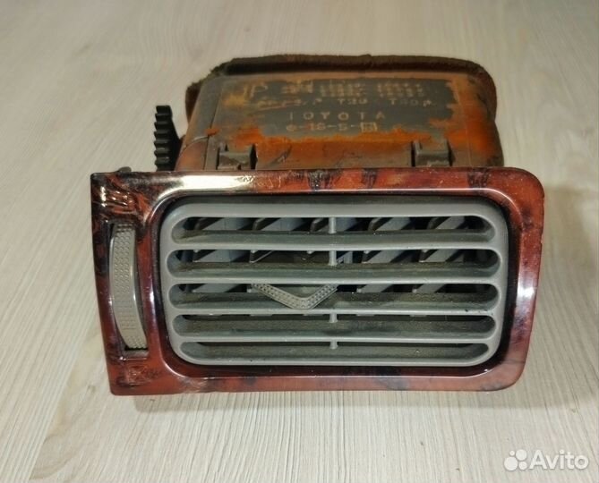 Дефлектор / воздуховод левый Toyota Corolla E120