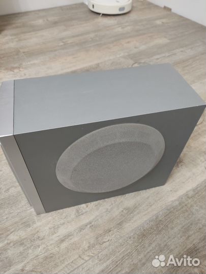 Акустические колонки и сабвуфер от домашнего кинот