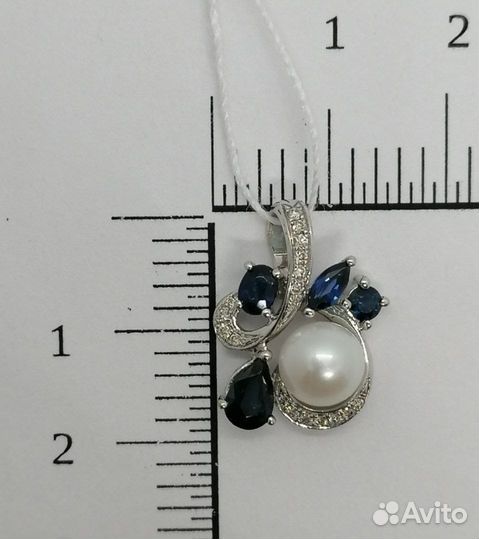 Золотая подвеска с бриллиантом