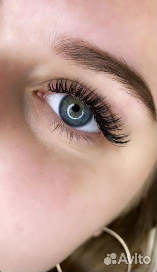Модель на наращивание ресниц