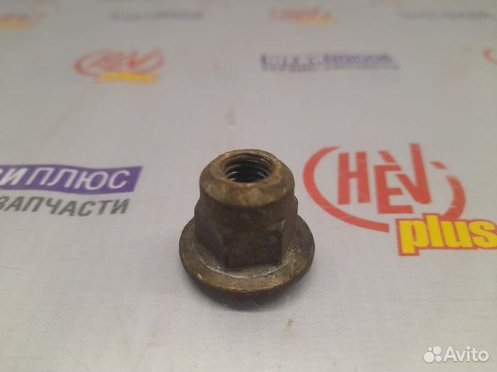 Гайка крепления амортизатора Cadillac Escalade