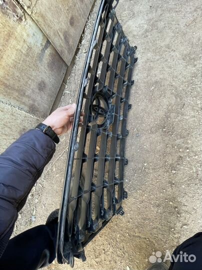 Решетка радиатора toyota land cruiser 200