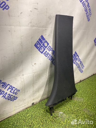 Обшивка стойки задняя правая Skoda Superb седан