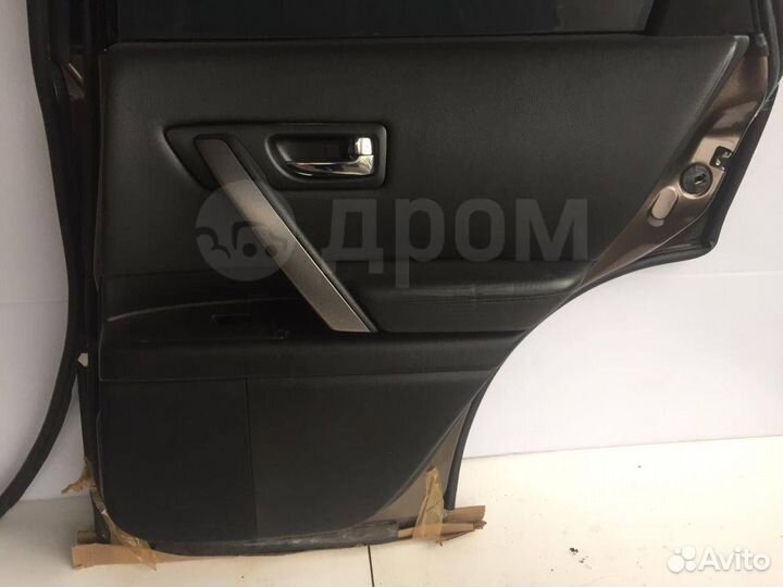 Обшивка задней правой двери Infiniti Fx35 Fx45