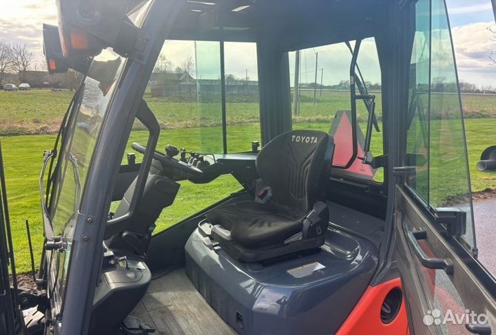 Вилочный погрузчик Toyota 8FD18, 2009