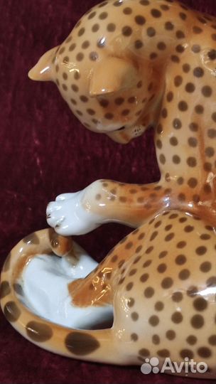 Фарфоровая Статуэтка 