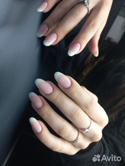 Модель на маникюр
