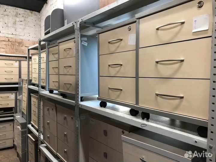 Тумбы светлые