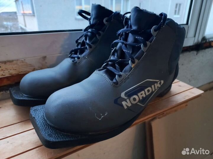 Лыжные ботинки