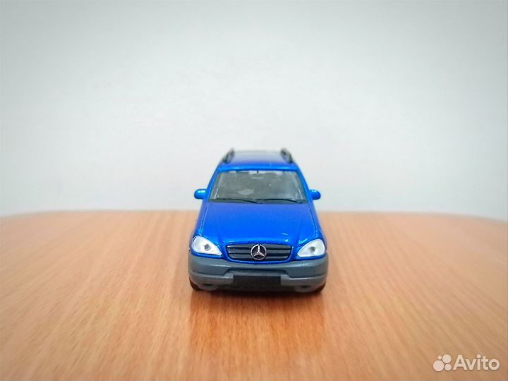 Mercedes-Benz ML 320 (масштабная модель 1/32)