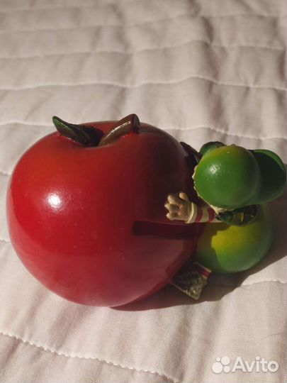 Красивая копилка, в виде яблока