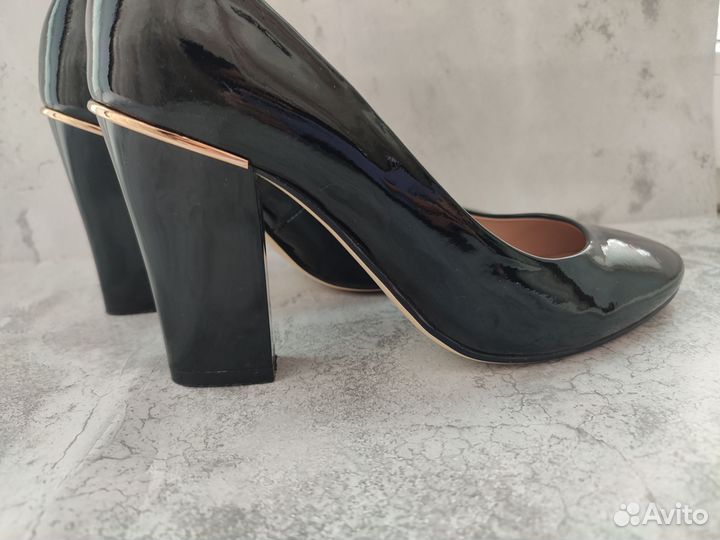 Туфли женские, лаковые