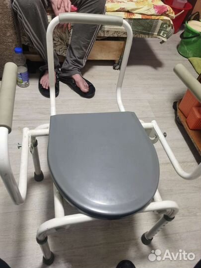 Санитарный стул туалет